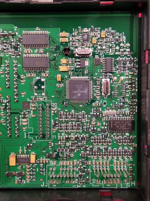 BCM module PCB microcontrollers closeup 95410-2C100 (US, V6).jpg